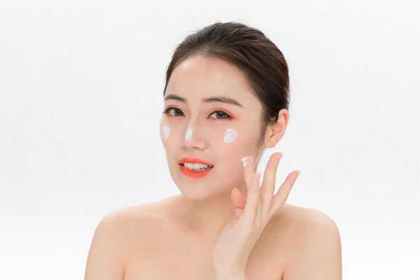 资生堂海洋清爽美白洁面膏(54932)中至干性(图1)